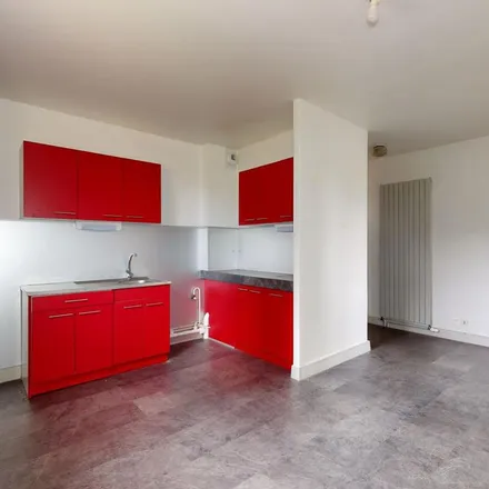 Rent this 5 bed apartment on 10 Rue des 7 Chevaux in 70300 Luxeuil-les-Bains, France