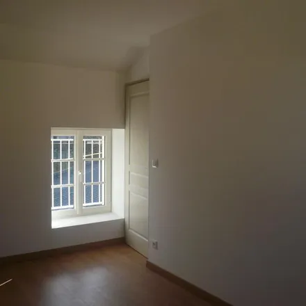 Rent this 3 bed apartment on 19 Rue Émile Zola in 60550 Verneuil-en-Halatte, France