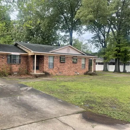 Buy this 4 bed house on 2801 West D Street in Russellville, AR 72801