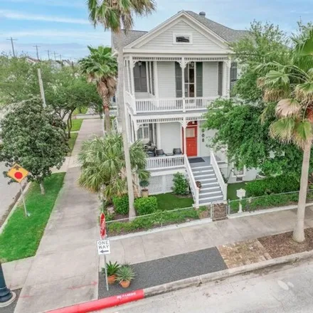 Buy this 4 bed house on 502 16th Street in Galveston, TX 77550