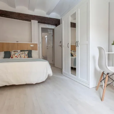 Rent this 15 bed room on Carrer de Calatrava in 17, 46001 Valencia