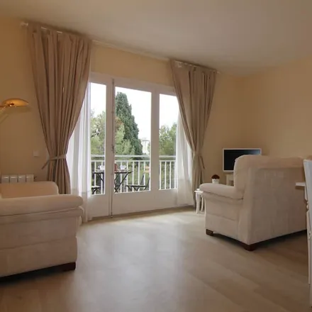 Rent this 3 bed apartment on 08870 Sitges