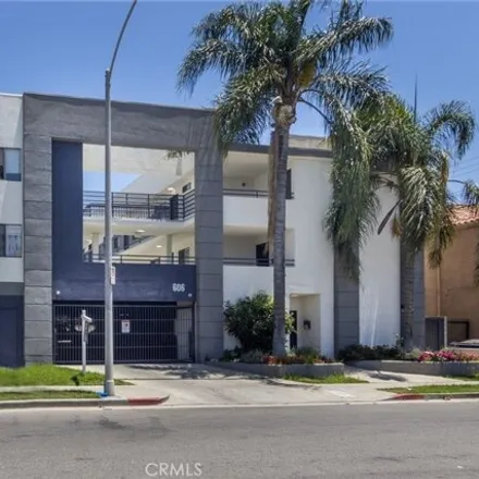 Rent this 2 bed apartment on 608 North Oxford Avenue in Los Angeles, CA 90004