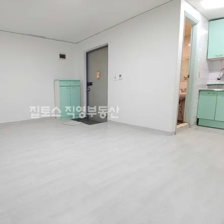 Rent this studio apartment on 서울특별시 서초구 양재동 400-12