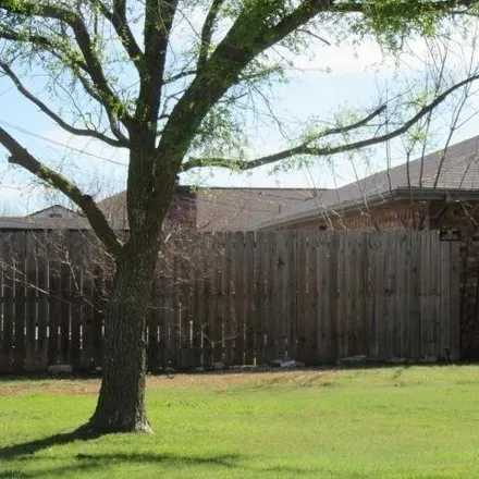 Image 3 - 5761 Country Hollow, Wichita Falls, TX 76310, USA - House for sale