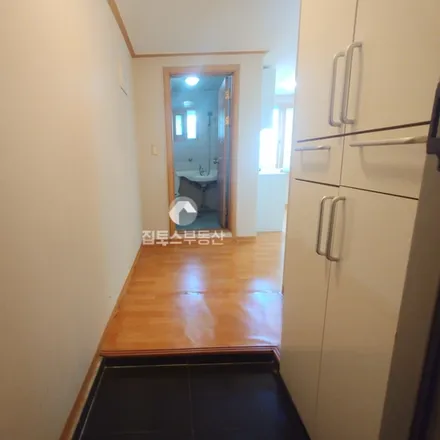 Rent this studio apartment on 서울특별시 강남구 도곡동 959-20