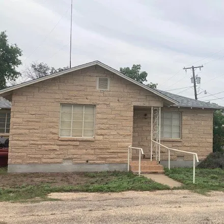 Image 2 - 998 Avenue G, Ozona, TX 76943, USA - House for sale