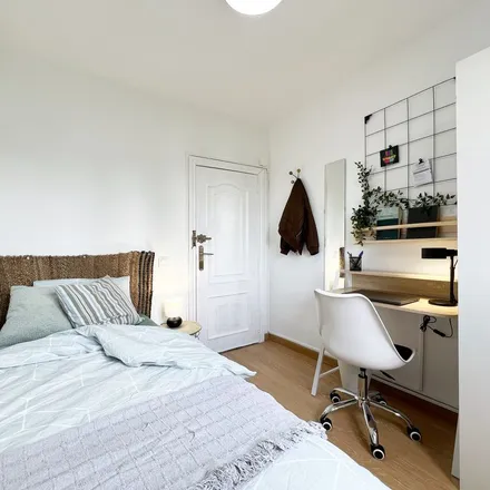 Rent this 1 bed apartment on Calle de Ayllón in 28024 Madrid, Spain