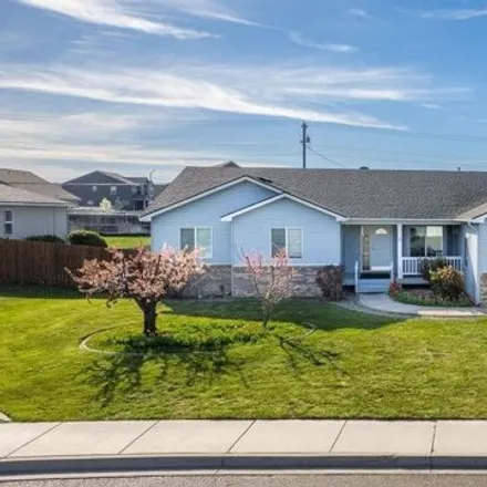 Buy this 5 bed house on 3180 South Newport Street in Kennewick, WA 99337