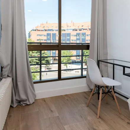 Image 2 - Paseo de los Pontones, 29, 28005 Madrid, Spain - Room for rent