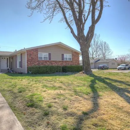 Buy this 4 bed house on 2723 East 25th Street in Joplin, MO 64804