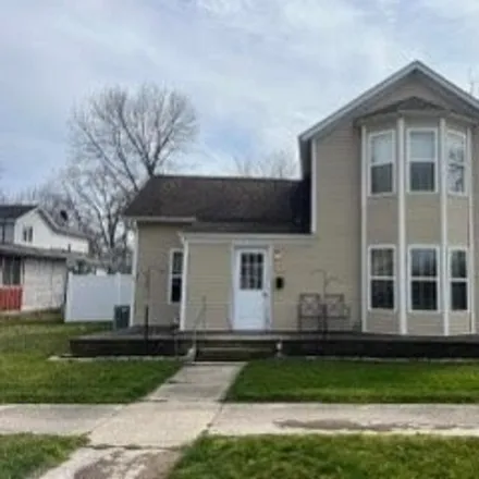 Buy this 3 bed house on 323 East Benton Street in Morris, IL 60450