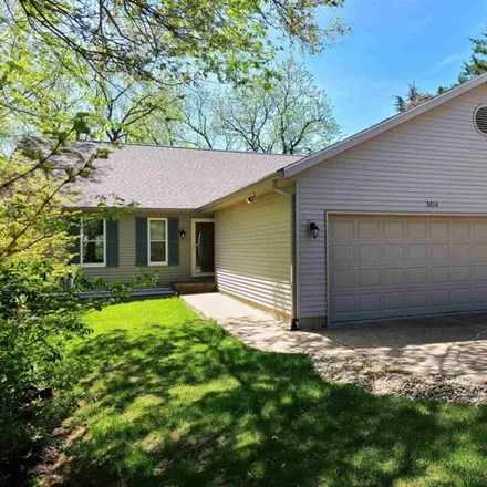 Buy this 4 bed house on 3226 Valley Drive in Pleasant Valley Township, Le Claire