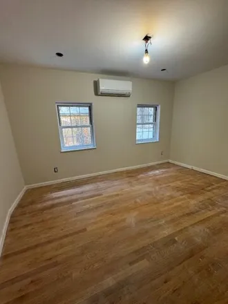 Rent this 4 bed house on 120 Charles Street in New York, NY 10014