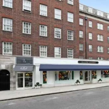 Rent this 2 bed apartment on Poltrona Frau in 147-153 Fulham Road, London