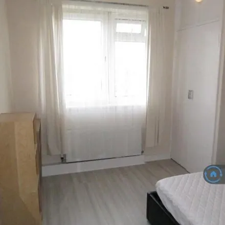 Image 6 - Primrose Court, Hydethorpe Road, London, SW12 0JH, United Kingdom - Apartment for rent