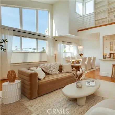 Rent this 2 bed condo on 3rd Court in Santa Monica, CA 90292