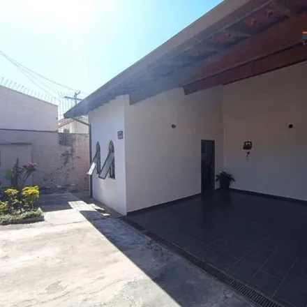 Buy this 3 bed house on Rua Pedro Delmanto in Jardim Flamboyant, Botucatu - SP