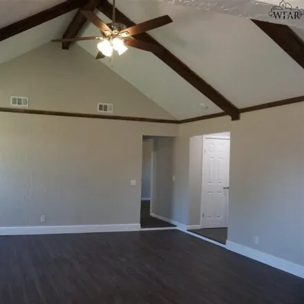 Image 3 - 4611 Spring Shadow Drive, Wichita Falls, TX 76310, USA - House for sale