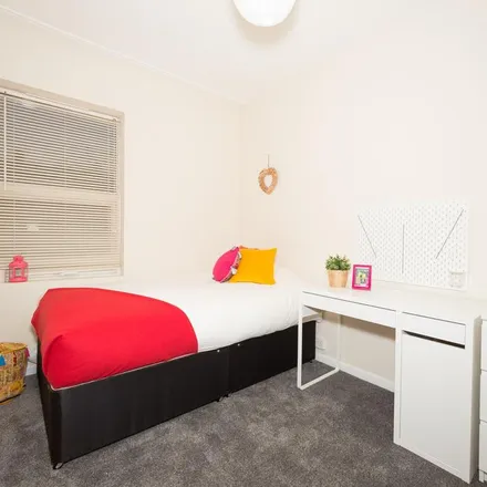 Rent this 1 bed room on 24 Stanmore Road in Leeds, LS4 2RU