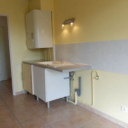 Rent this 2 bed apartment on 31 Rue Notre-Dame in 21240 Talant, France