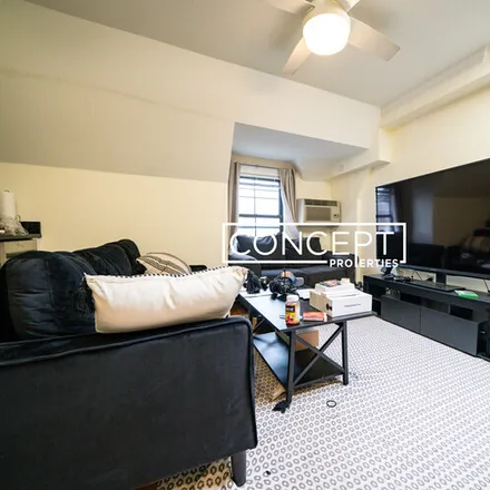 Rent this 1 bed apartment on 219 Commonwealth Ave