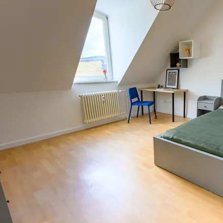 Rent this 4 bed room on Buckower Damm 237 in 12349 Berlin, Germany