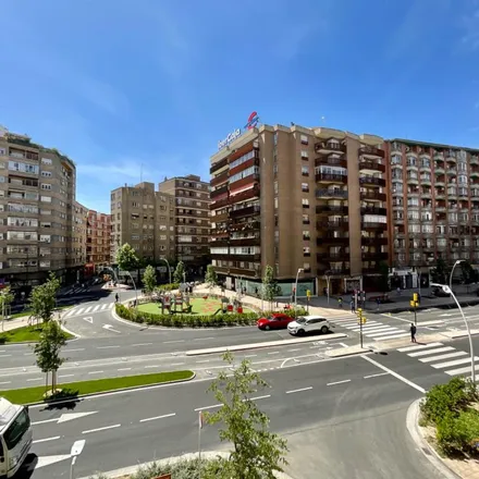 Image 6 - Calle de Bernardino Montañés, 37, 50017 Zaragoza, Spain - Apartment for rent