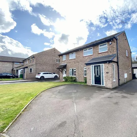 Rent this 3 bed duplex on Duncombe Close in Bramhall, SK7 3DD
