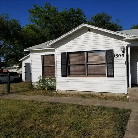 Image 6 - 1509 S Main St, Cleburne, Texas, 76033 - House for sale
