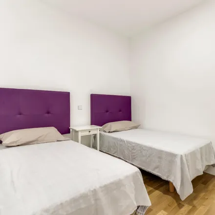 Image 2 - Calle de Blasco de Garay, 50, 28015 Madrid, Spain - Apartment for rent