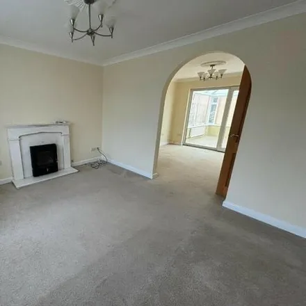 Image 4 - Yewstock Crescent West, Chippenham, United Kingdom - House for rent