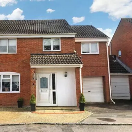 Buy this 5 bed house on Wentworth Park in Swindon, SN5 8QX