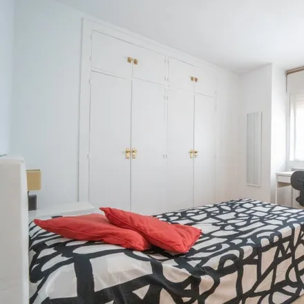 Rent this 4 bed room on Madrid in Avenida de Valladolid, 28008 Madrid