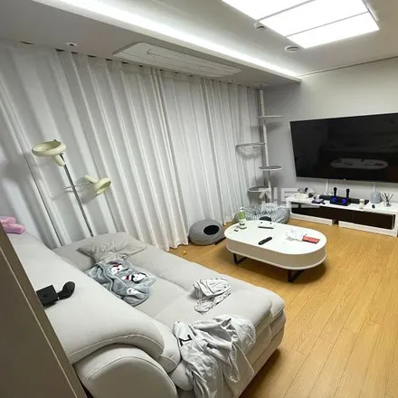 Rent this 3 bed apartment on 서울특별시 광진구 중곡동 190-29