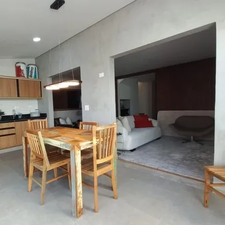 Buy this 3 bed house on Rua Albino Semedo Silva in Jardim São Pedro, Mogi das Cruzes - SP