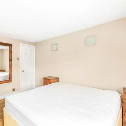 Image 7 - 15 Queens Road, London, SW14 8PH, United Kingdom - Townhouse for sale