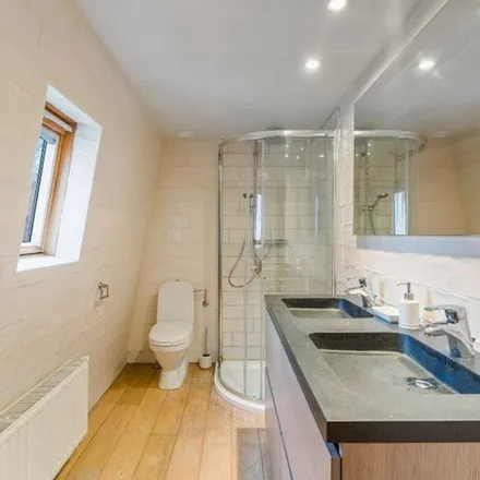 Rent this 2 bed apartment on Groeninge 50 in 8000 Bruges, Belgium
