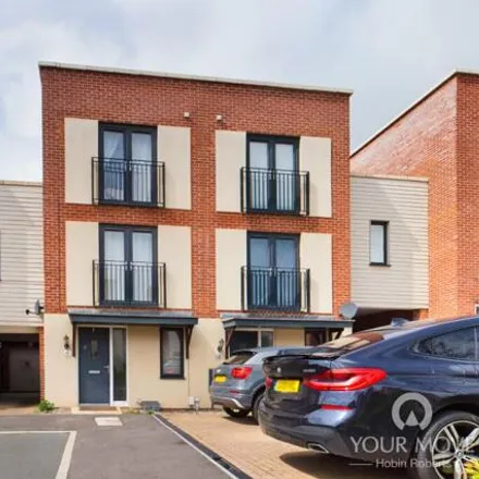 Image 1 - Blossac Court, West Northamptonshire, NN5 6EW, United Kingdom - Townhouse for rent