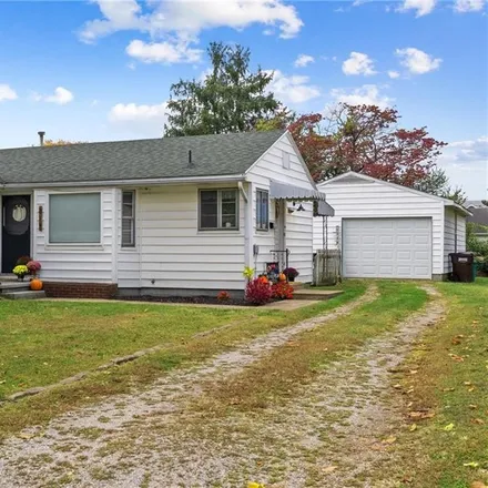 Buy this 2 bed house on 811 Leonard Avenue in Belpre, OH 45714