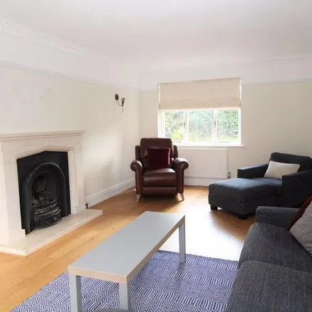 Image 4 - Worrin Road, Brentwood, CM15 8DE, United Kingdom - House for rent