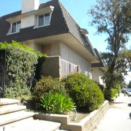Buy this 3 bed house on Everfresh Marketplace in Magnolia Boulevard, Los Angeles