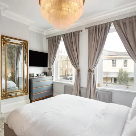 Image 7 - 60 Royal Hill, London, SE10 8RF, United Kingdom - Townhouse for sale