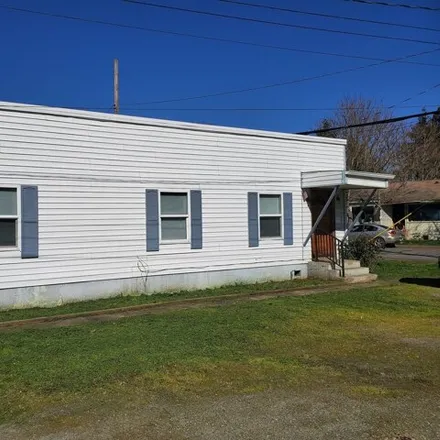 Image 3 - 206 Northeast Pine Avenue, Myrtle Creek, Douglas County, OR 97457, USA - House for sale