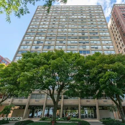 Image 1 - 8100 South South Shore Drive, Chicago, IL 60617, USA - House for sale