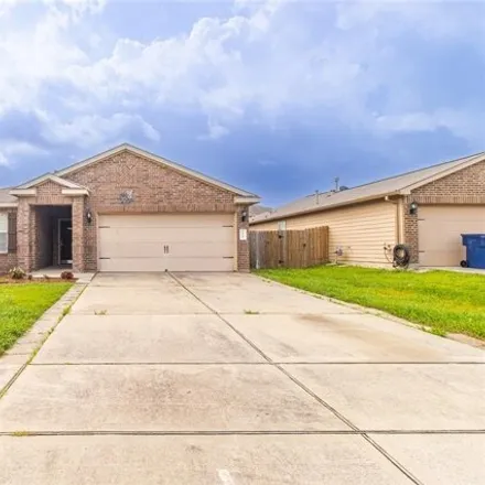 Buy this 3 bed house on 930 Paradise Rd in Baytown, Texas