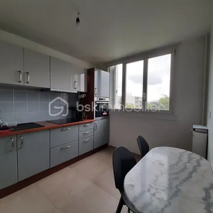 Image 3 - Avenue Bobby Sands, 77500 Chelles, France - Apartment for rent