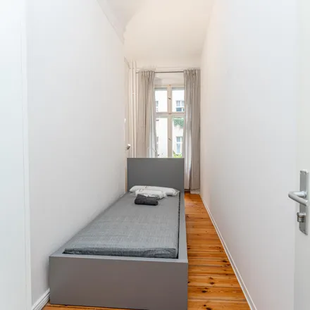 Rent this 6 bed room on Bornholmer Straße 17 in 10439 Berlin, Germany