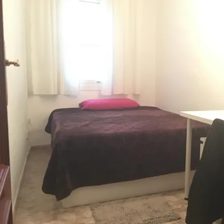 Rent this 4 bed room on Carrer de Juan de Garay in 52, 08027 Barcelona