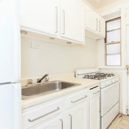 Rent this 1 bed apartment on 620 West Barry Avenue